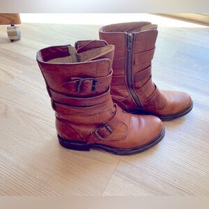 Frye zip up Veronica tanker boots size 7.5